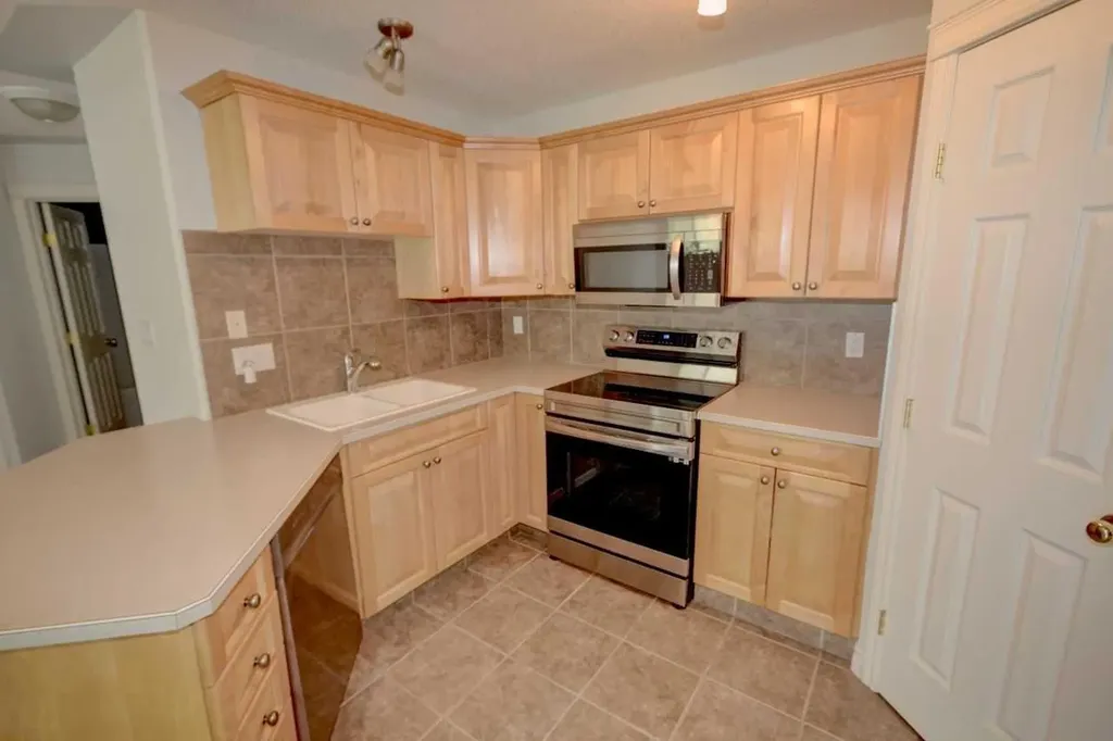 7451 Springbank Boulevard SW Calgary AB T3H 4K5
