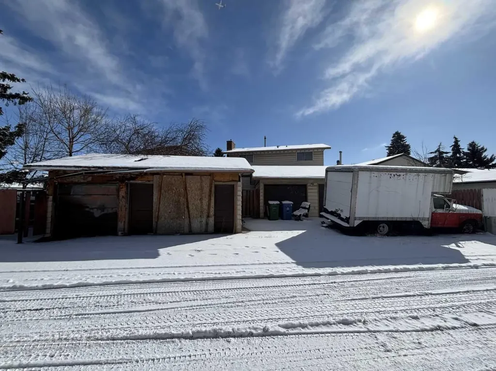 128 Dovercrest Way SE Calgary AB T2B 2L9