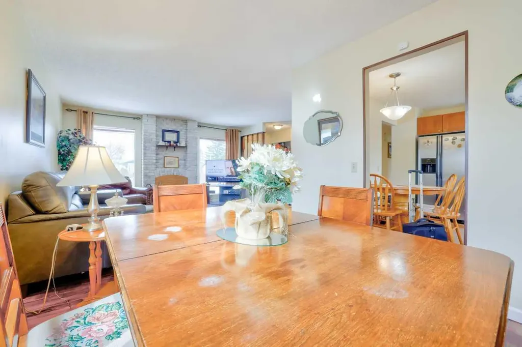 6023 Maddock Drive NE Calgary AB T2A 3W3