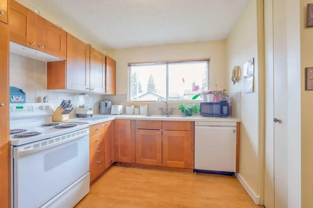 6023 Maddock Drive NE Calgary AB T2A 3W3