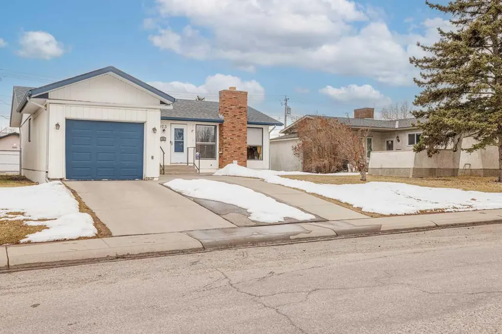 6023 Maddock Drive NE Calgary AB T2A 3W3