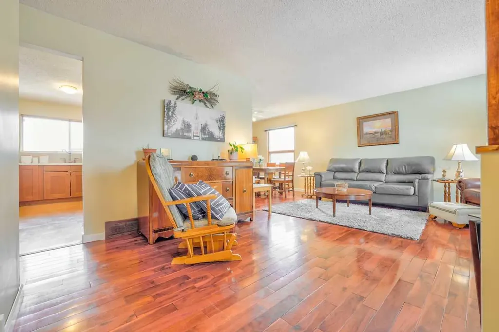 6023 Maddock Drive NE Calgary AB T2A 3W3
