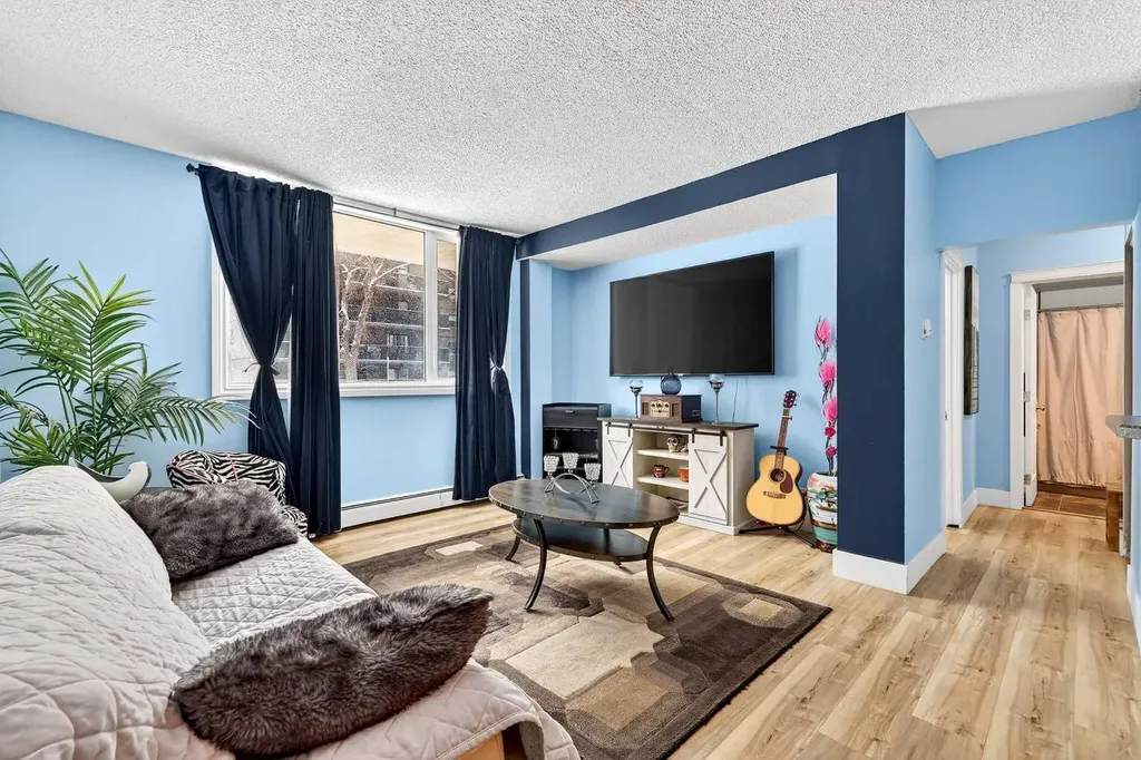 1312 13 Avenue SW Calgary AB T3C 0T3