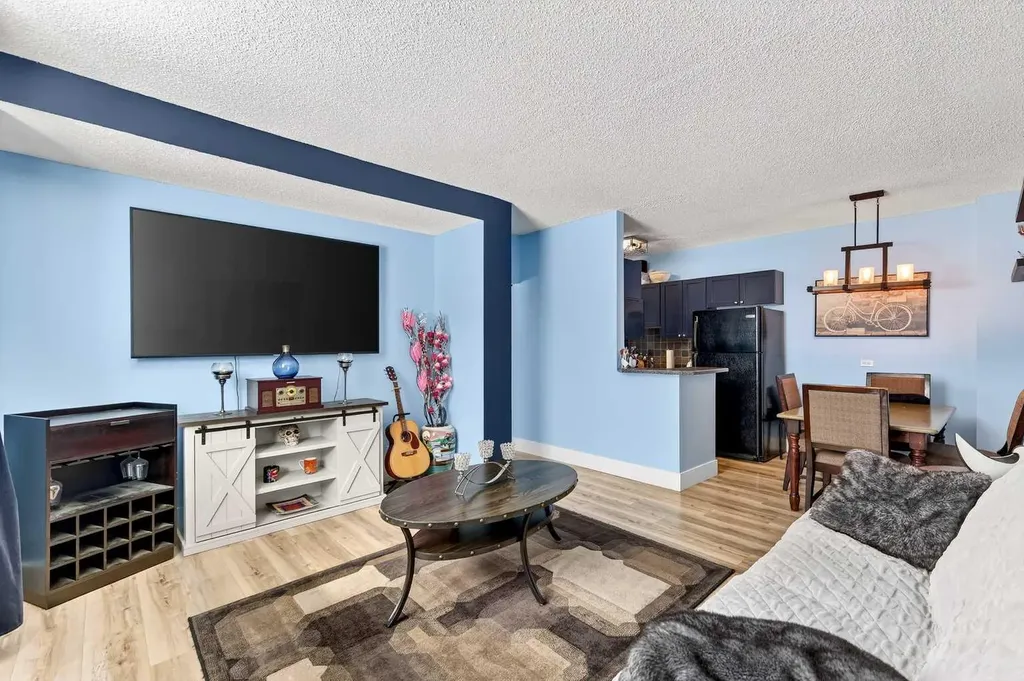1312 13 Avenue SW Calgary AB T3C 0T3