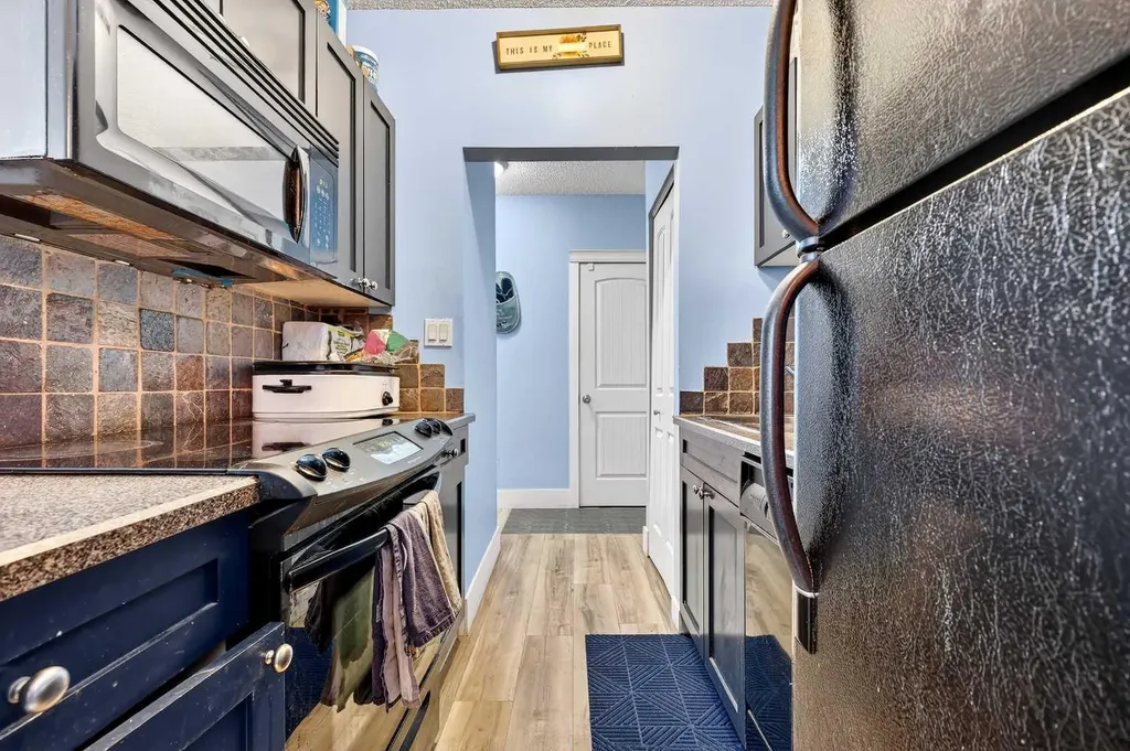 1312 13 Avenue SW Calgary AB T3C 0T3