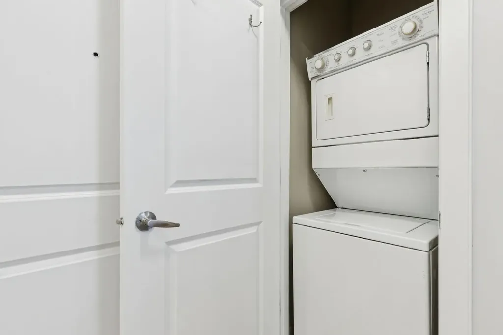 5605 Henwood Street SW Calgary AB T3E7R2