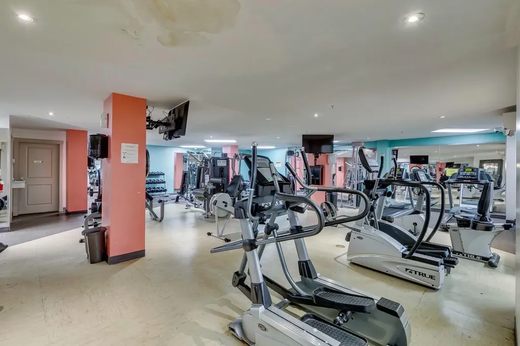 5605 Henwood Street SW Calgary AB T3E7R2
