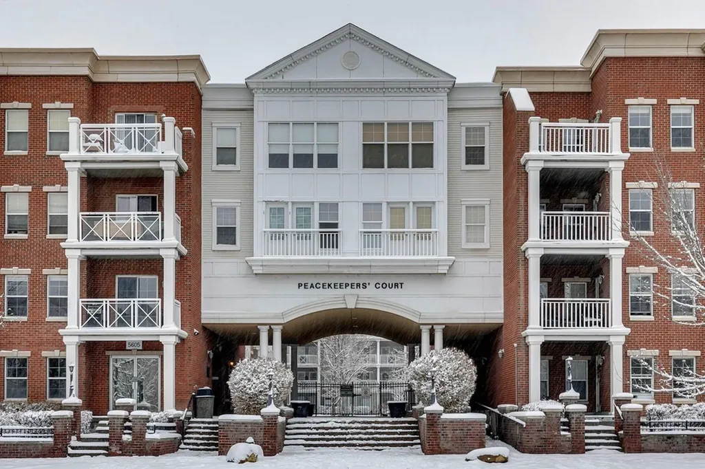5605 Henwood Street SW Calgary AB T3E7R2