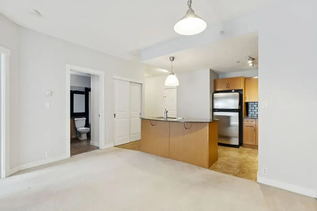5605 Henwood Street SW Calgary AB T3E7R2