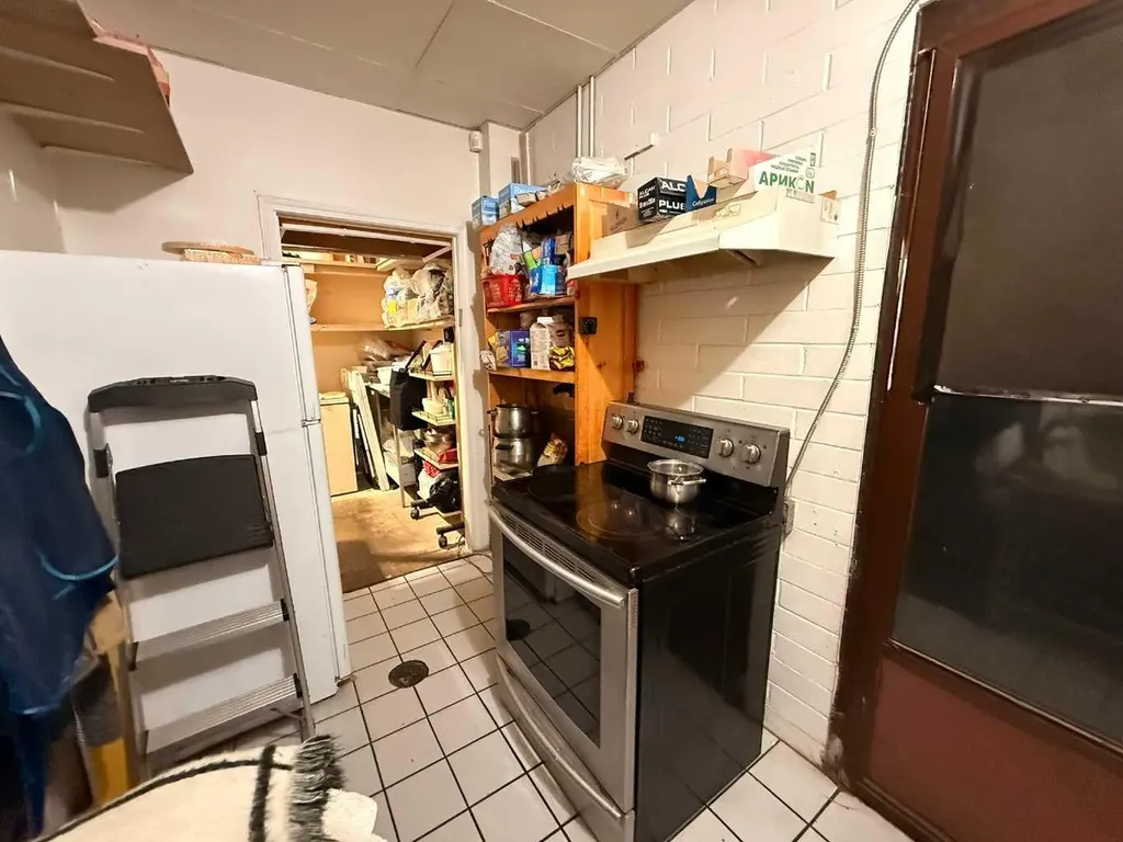 523 Woodpark Boulevard SW Calgary AB T2W 3N8