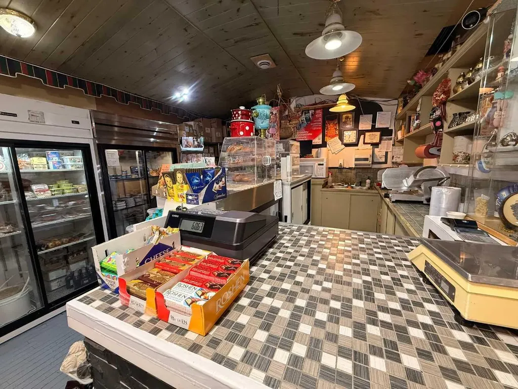 523 Woodpark Boulevard SW Calgary AB T2W 3N8