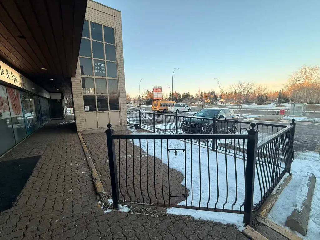 523 Woodpark Boulevard SW Calgary AB T2W 3N8