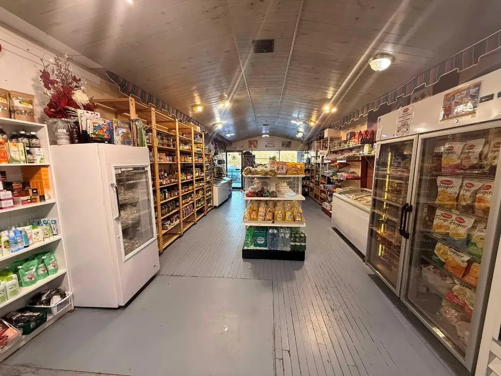 523 Woodpark Boulevard SW Calgary AB T2W 3N8