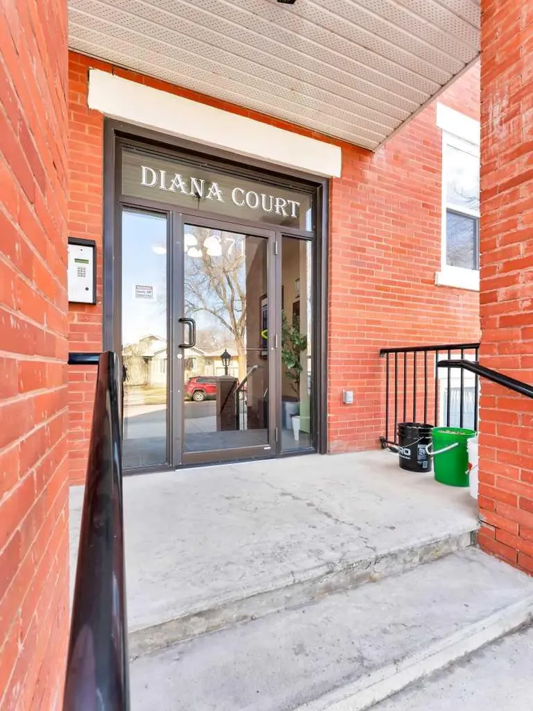 371 Aberdeen Street SE Medicine Hat AB T1A 0R3