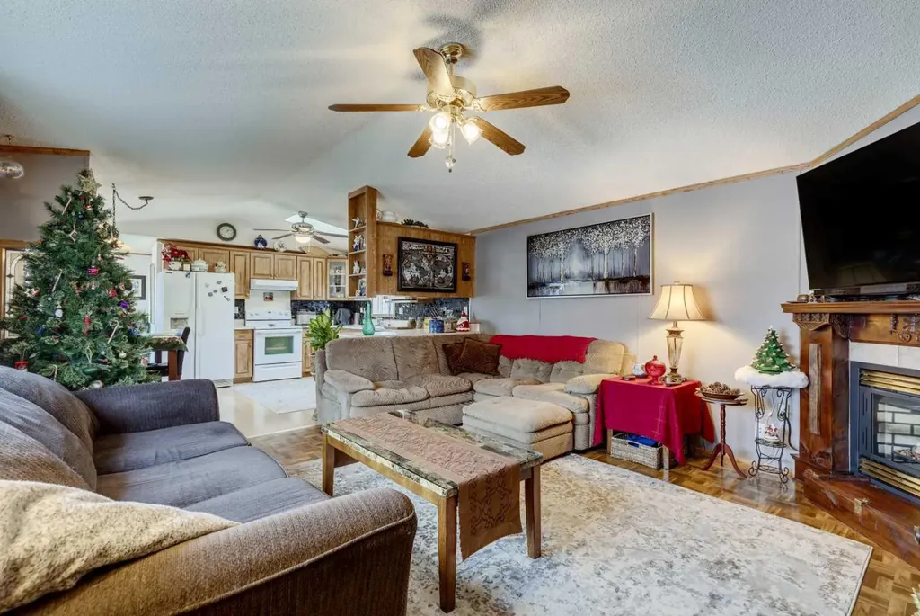 3223 83 Street NW Calgary AB T3B 5N5