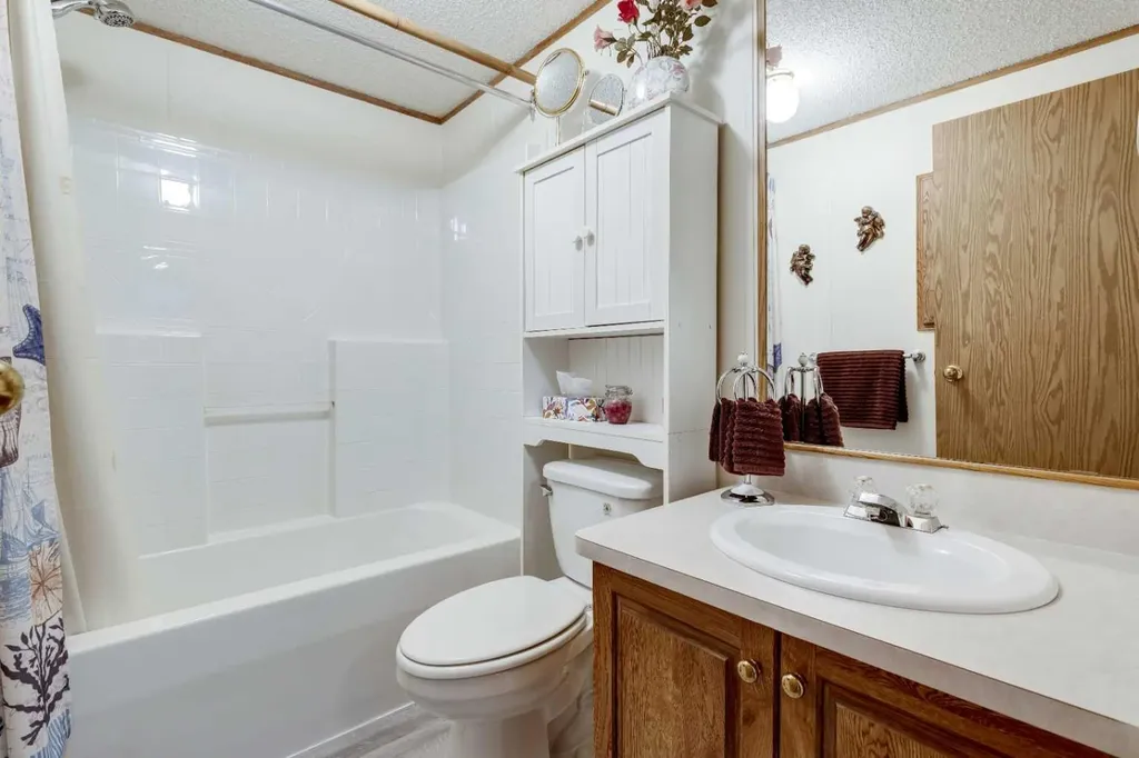 3223 83 Street NW Calgary AB T3B 5N5