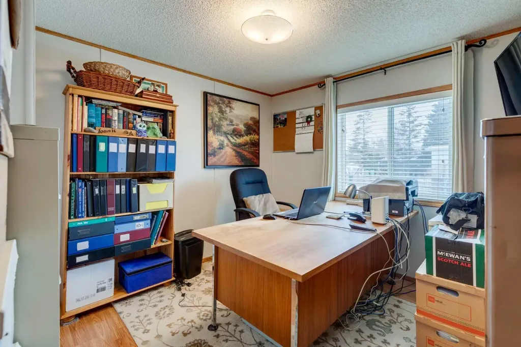3223 83 Street NW Calgary AB T3B 5N5