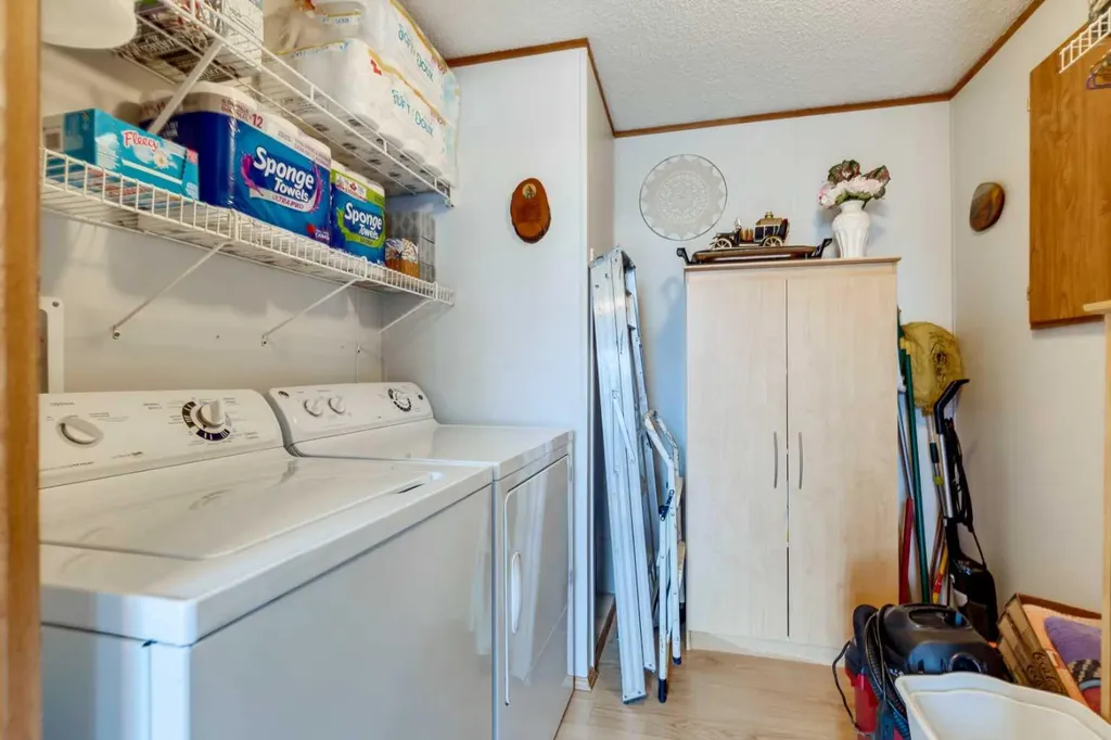 3223 83 Street NW Calgary AB T3B 5N5