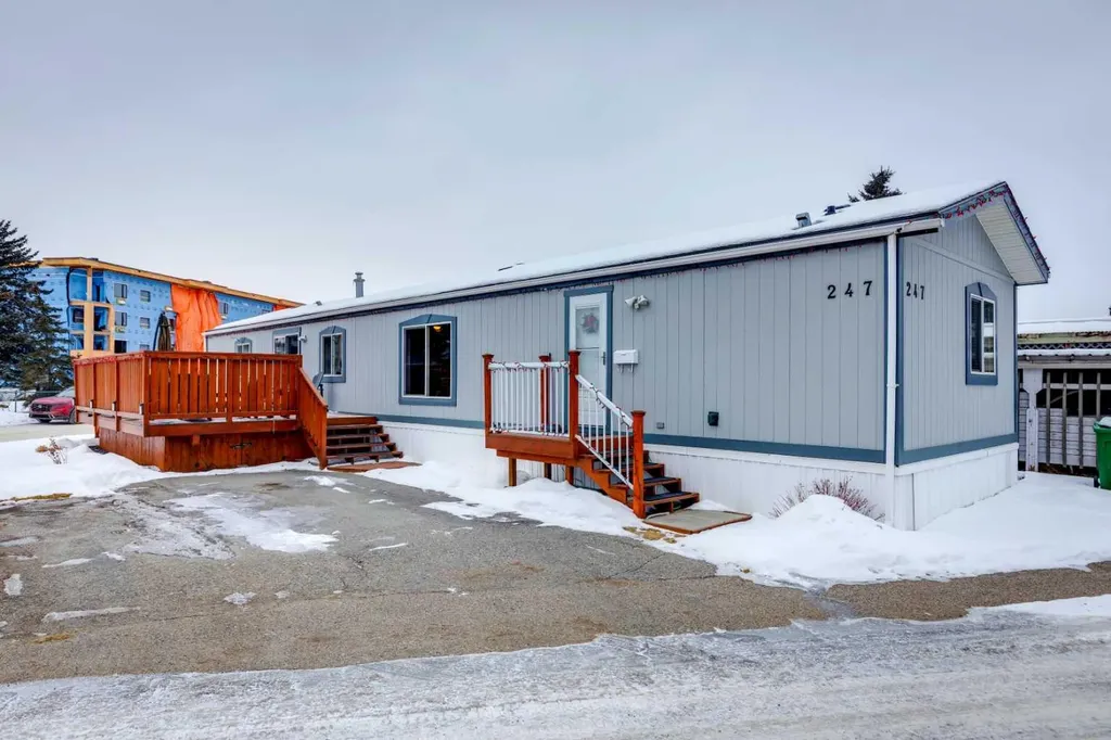 3223 83 Street NW Calgary AB T3B 5N5