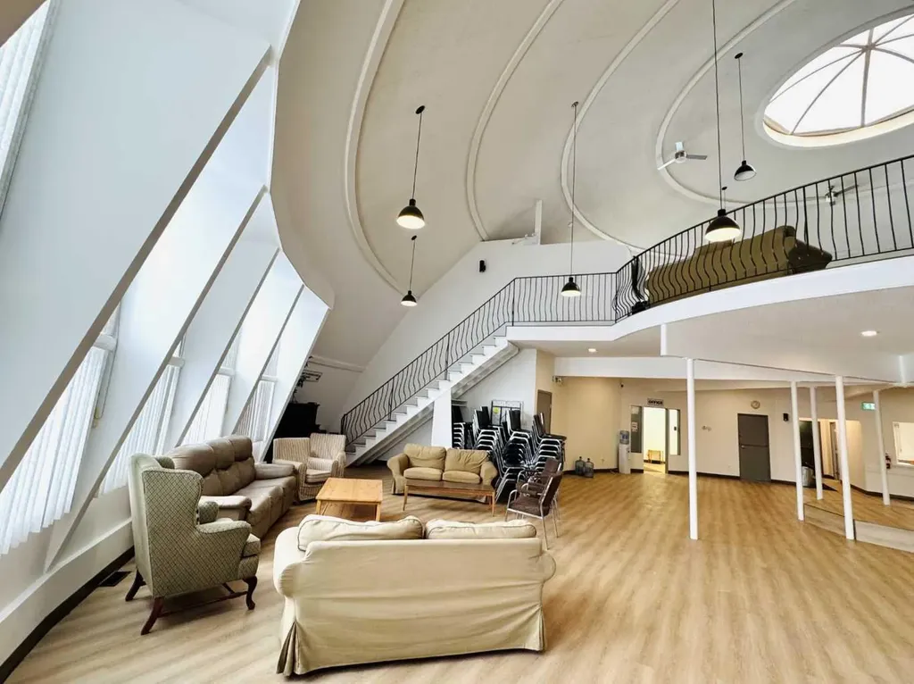 3223 83 Street NW Calgary AB T3B 5N5