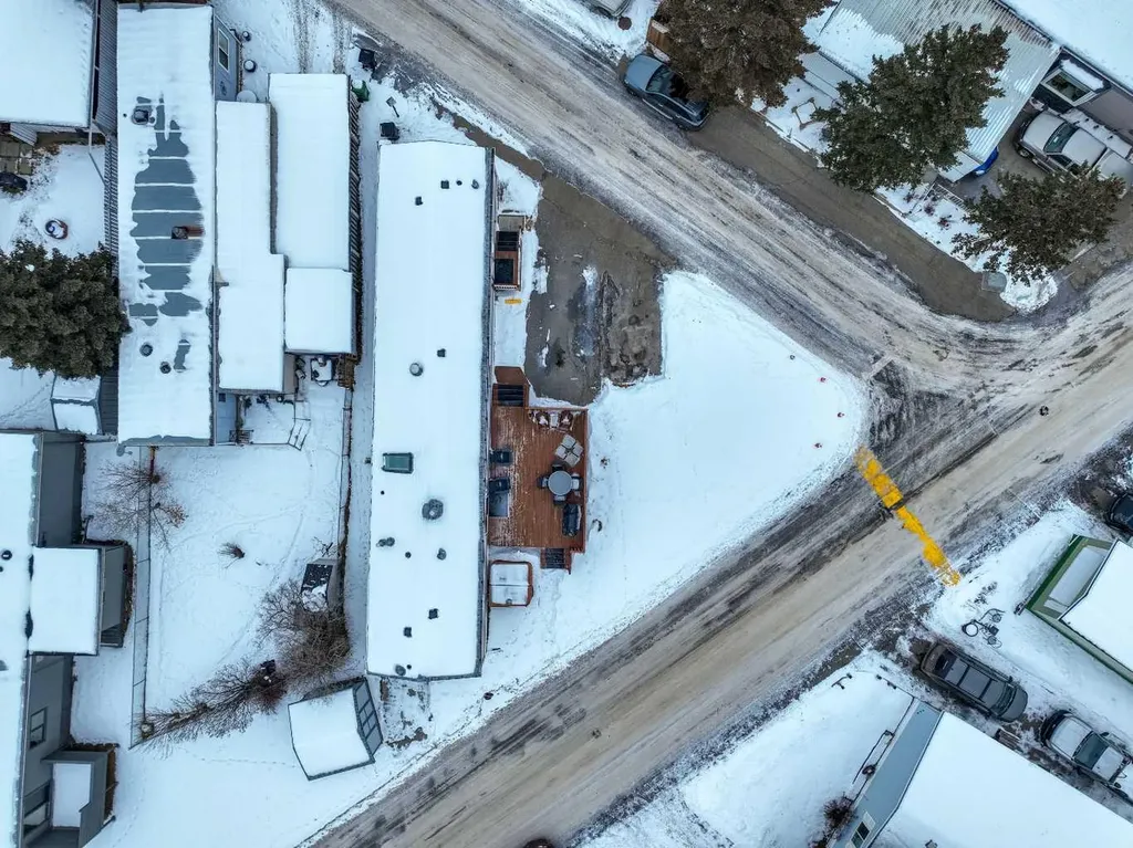 3223 83 Street NW Calgary AB T3B 5N5