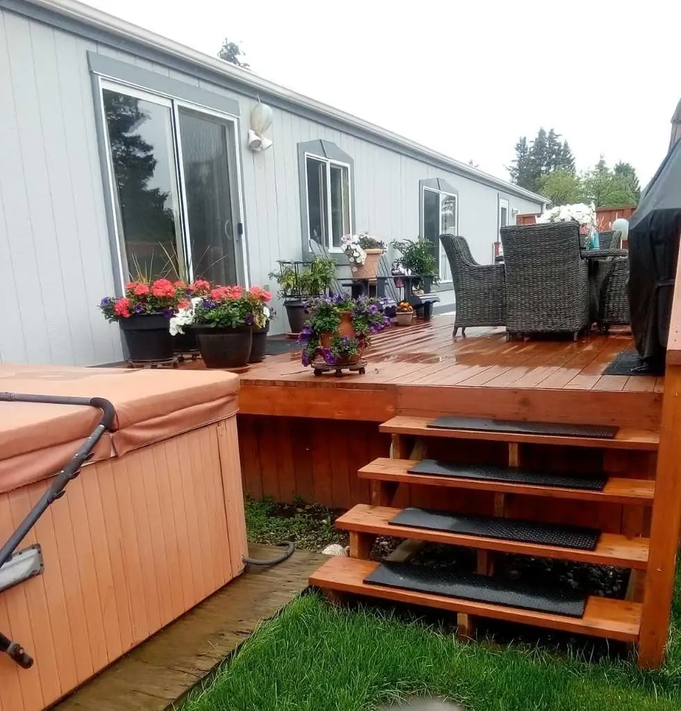 3223 83 Street NW Calgary AB T3B 5N5