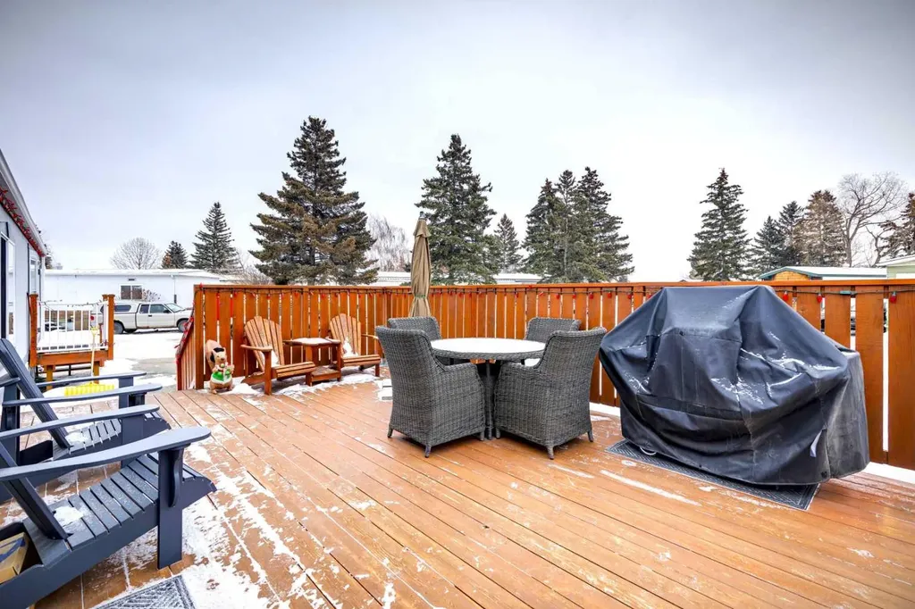 3223 83 Street NW Calgary AB T3B 5N5