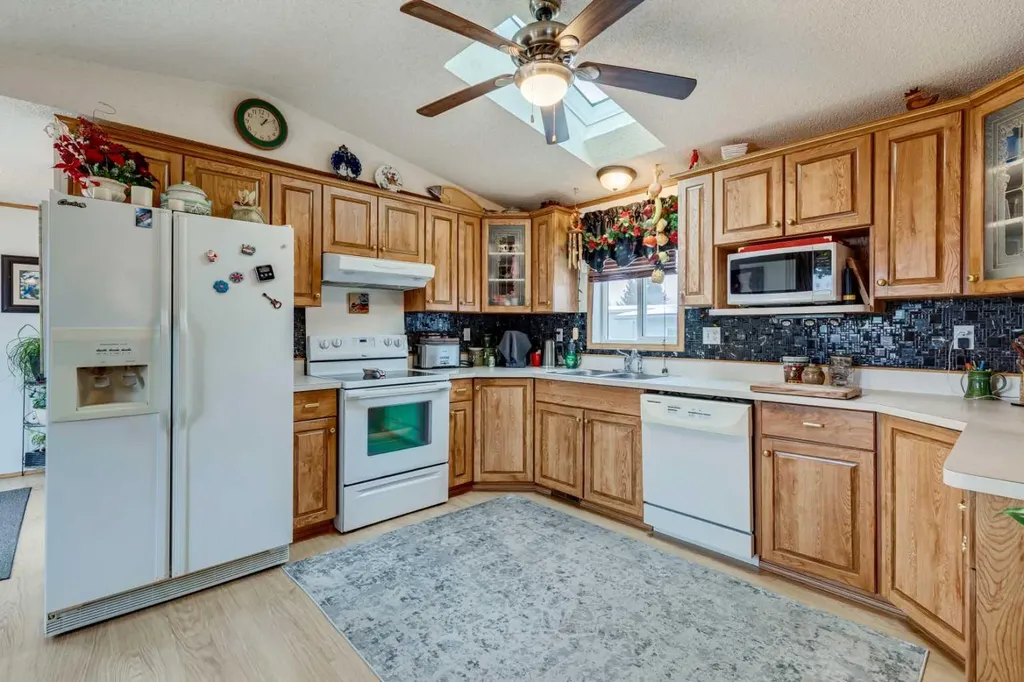 3223 83 Street NW Calgary AB T3B 5N5