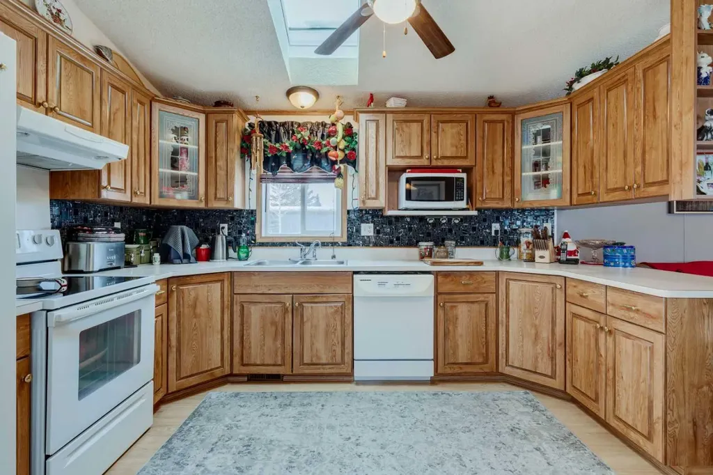 3223 83 Street NW Calgary AB T3B 5N5