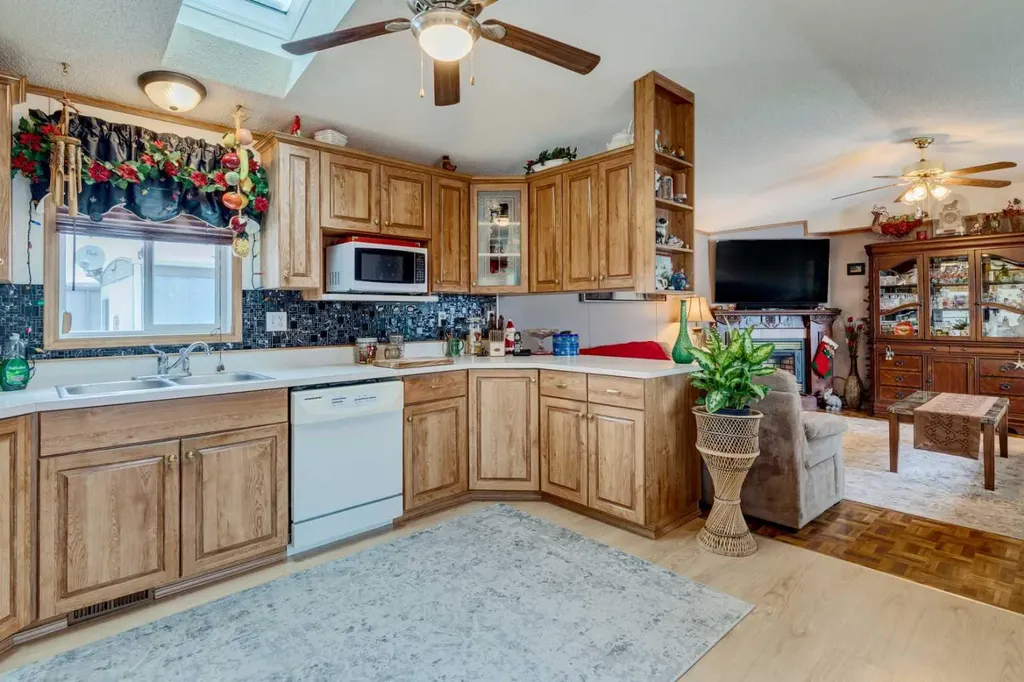 3223 83 Street NW Calgary AB T3B 5N5