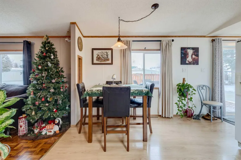 3223 83 Street NW Calgary AB T3B 5N5