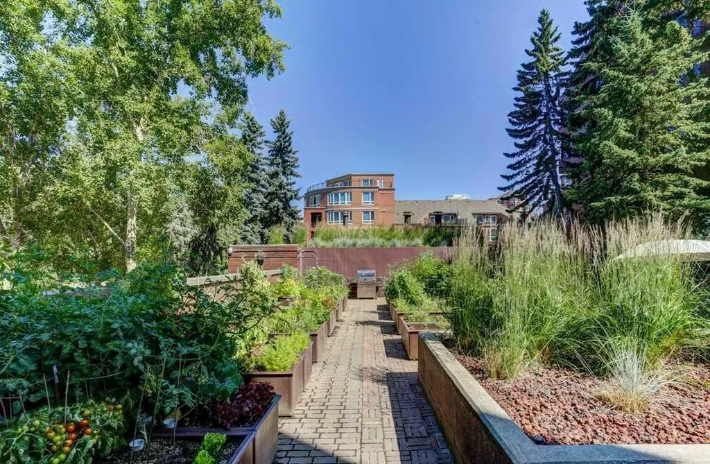 500 Eau Claire Avenue SW Calgary AB T2P 3R8