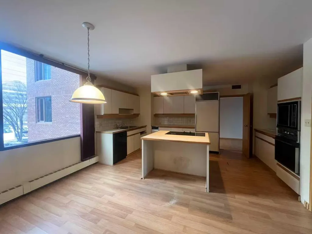500 Eau Claire Avenue SW Calgary AB T2P 3R8