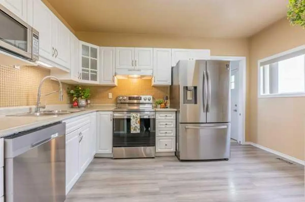 11 Railway Street Walsh AB T0J 3L0