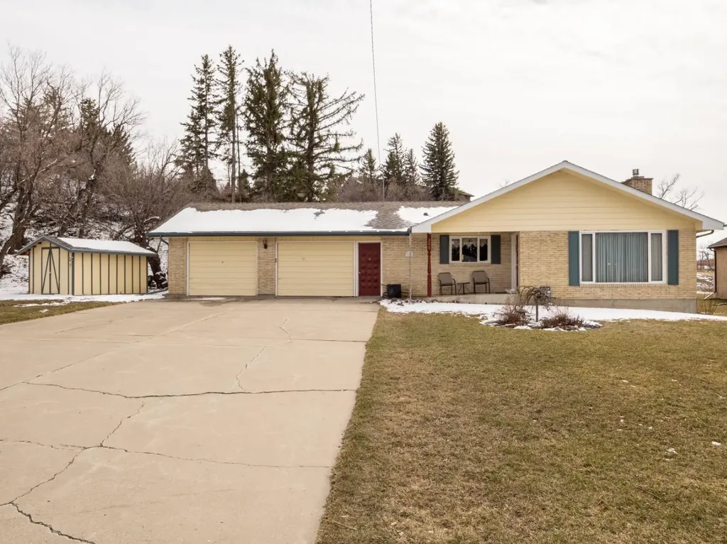 240 3 Avenue E Cardston AB T0K 0K0