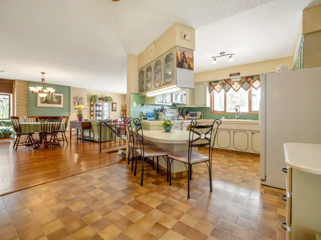 240 3 Avenue E Cardston AB T0K 0K0