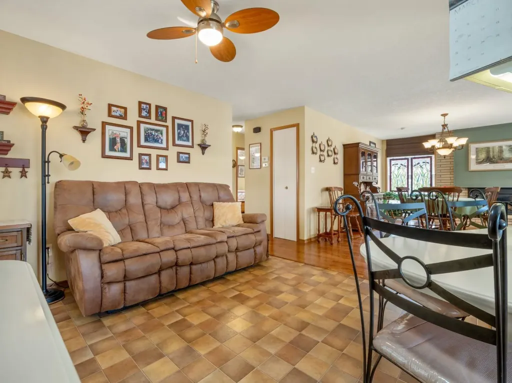 240 3 Avenue E Cardston AB T0K 0K0