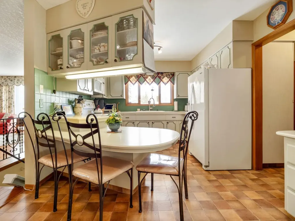 240 3 Avenue E Cardston AB T0K 0K0