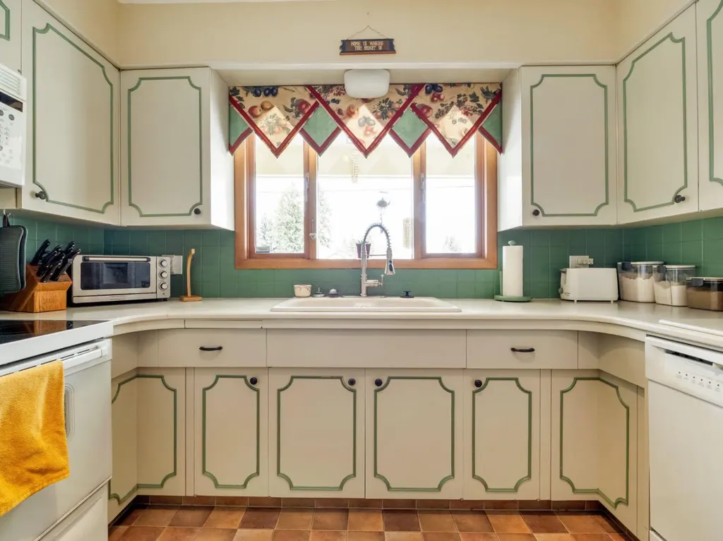 240 3 Avenue E Cardston AB T0K 0K0