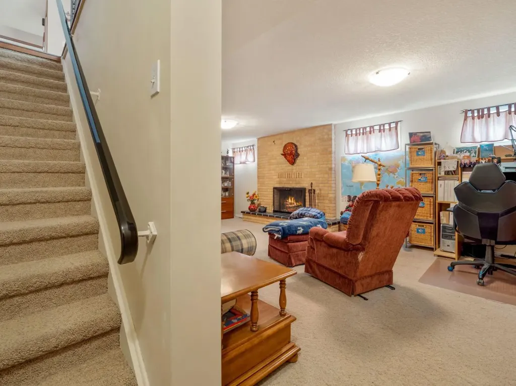 240 3 Avenue E Cardston AB T0K 0K0