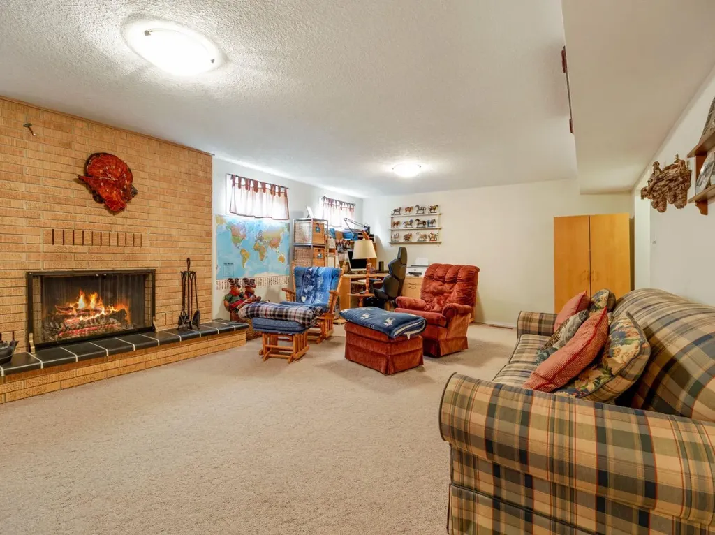 240 3 Avenue E Cardston AB T0K 0K0