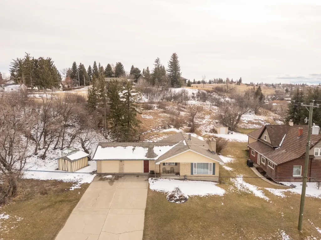 240 3 Avenue E Cardston AB T0K 0K0