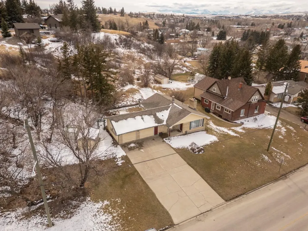 240 3 Avenue E Cardston AB T0K 0K0
