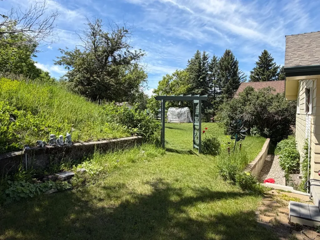 240 3 Avenue E Cardston AB T0K 0K0