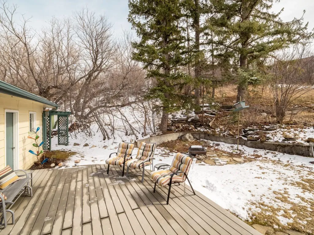 240 3 Avenue E Cardston AB T0K 0K0