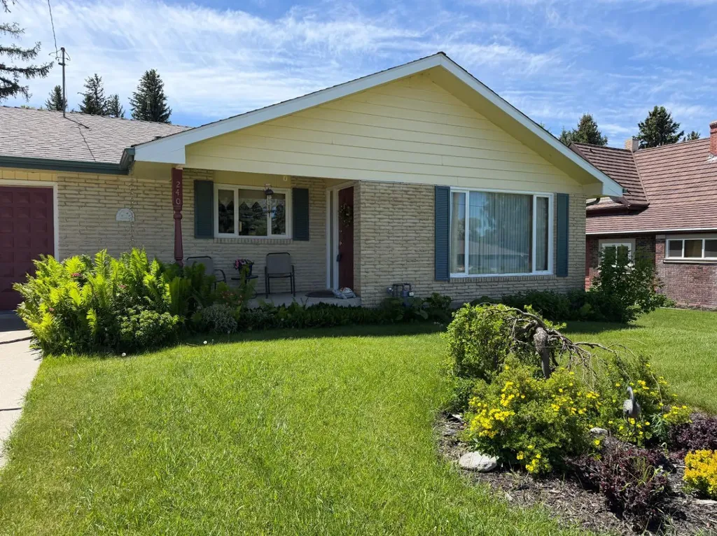 240 3 Avenue E Cardston AB T0K 0K0