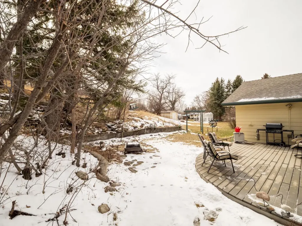 240 3 Avenue E Cardston AB T0K 0K0