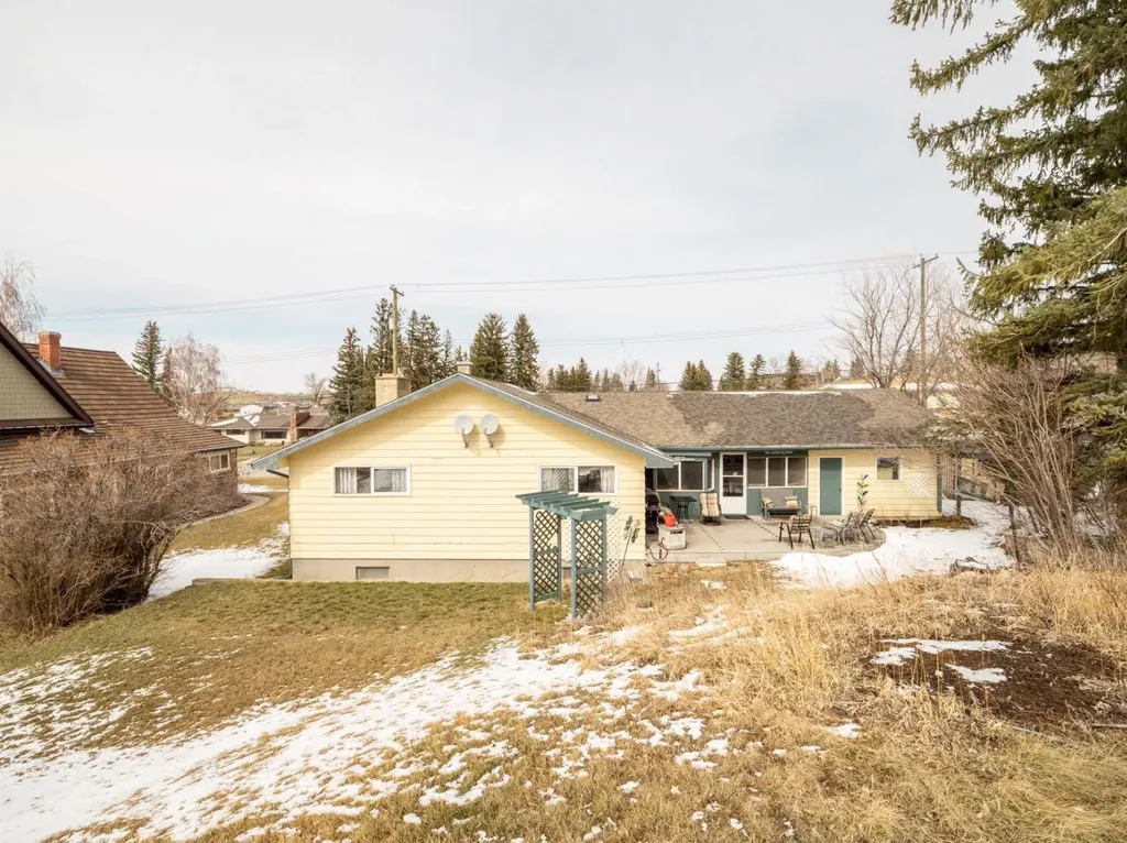 240 3 Avenue E Cardston AB T0K 0K0