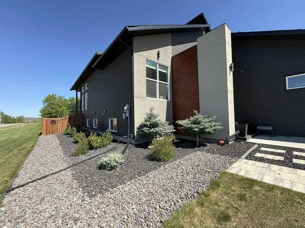 10522 101 Avenue Sexsmith AB T0H 3C0