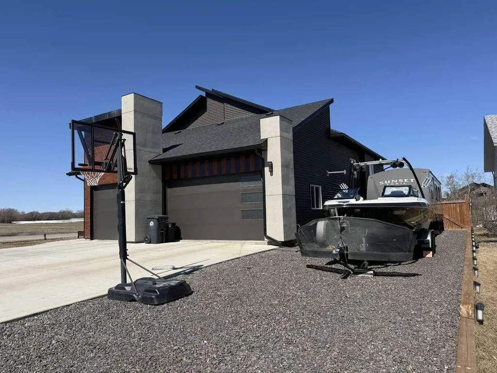 10522 101 Avenue Sexsmith AB T0H 3C0